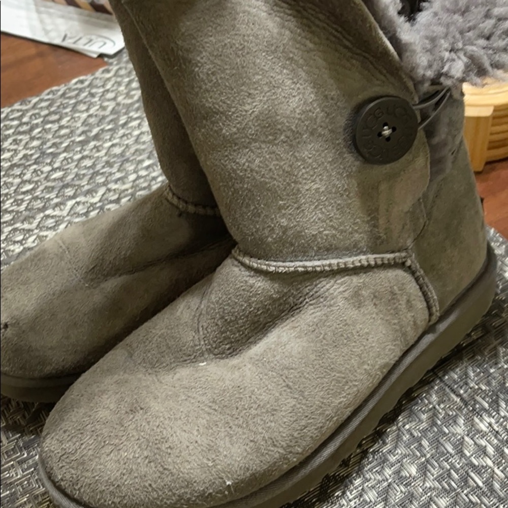Gray uggs